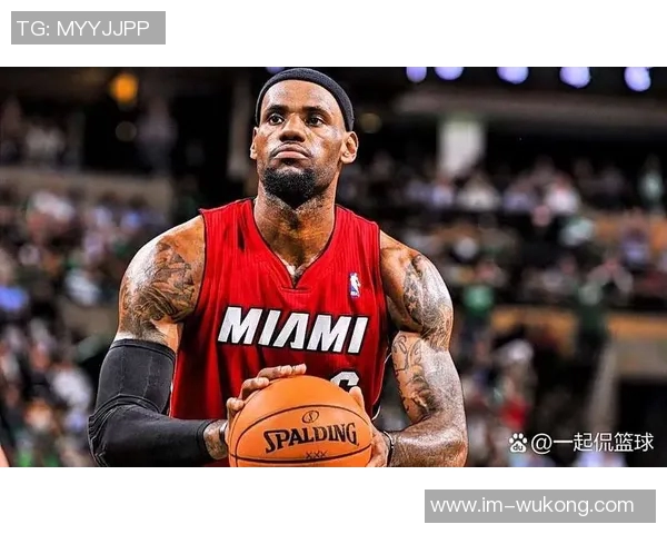 詹姆斯赛后采访时佩戴骑士冠军戒指展现永恒荣耀与不屈精神